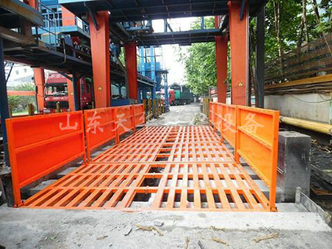 点击查看详细信息<br>标题：济宁唐口煤矿4X12米煤矿专用洗车机 阅读次数：2264